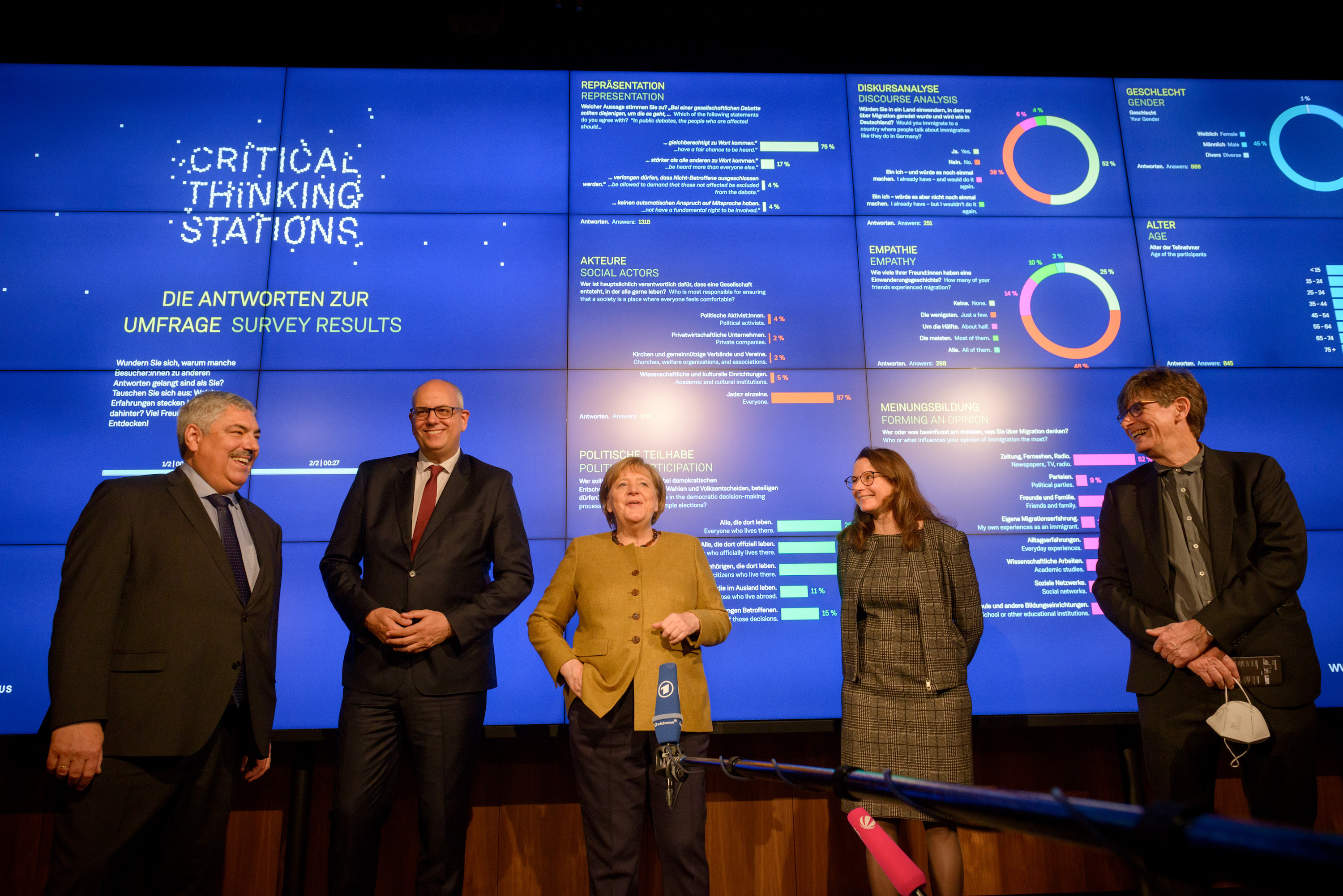 211104-v-l-n-r-Grantz-Bovenschulte-Bundeskanzlerin-Blaschka-Heller-im-Forum-Migration-des-Deutschen-Auswandererhauses-COPYRIGHT-Deutsches-Auswandererhaus-FOTO-Antje-Schimanke