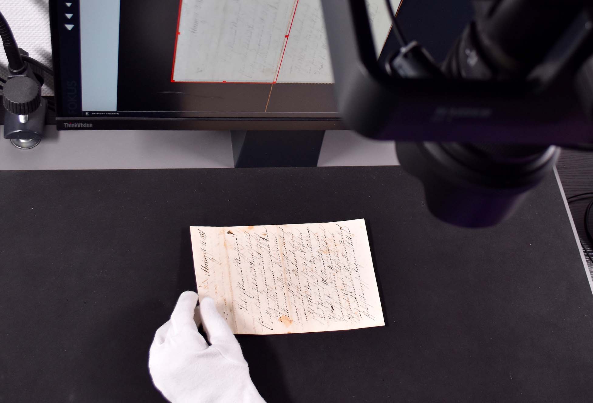 Scanner-hoch-COPYRIGHT-Deutsches-Auswandererhaus-FOTO-Ilka-Seer_Detail